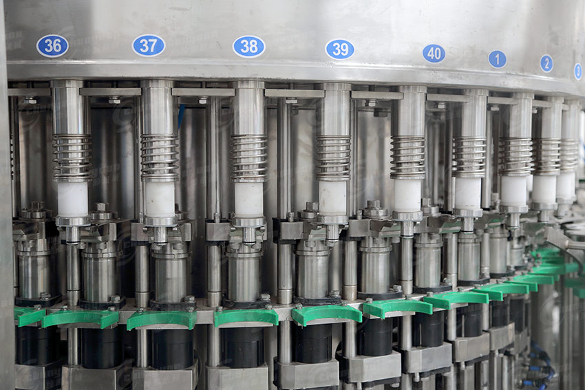 全自動(dòng)飲用水灌裝機(jī)械